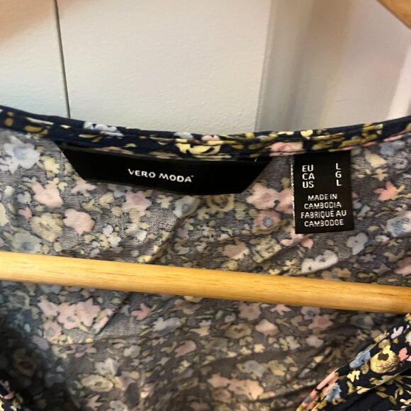 Floral short sleeve crop top - Picture 4 of 4